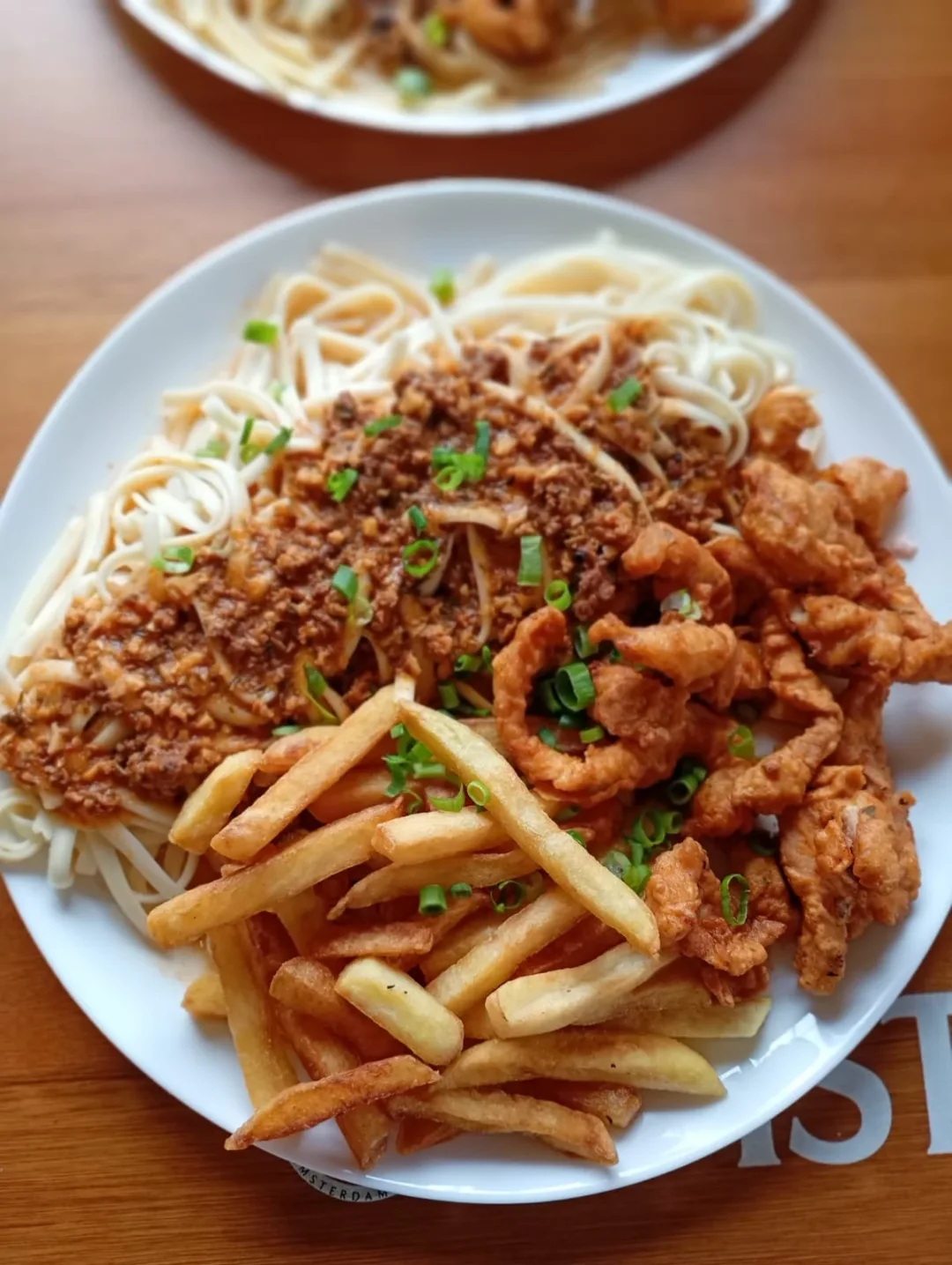 Linguini a bolonhesa com iscas